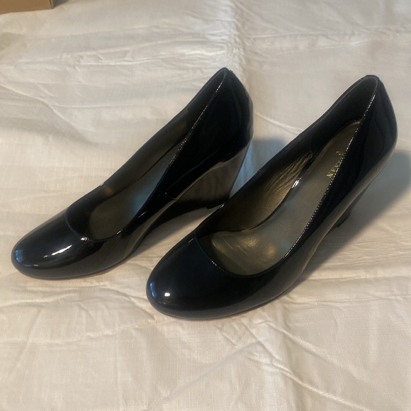 Cole Haan Air Lainey Black Patent Size 9 - 3in  Round Toe Wedges🖤🖤 Never Worn! - Picture 1 of 14